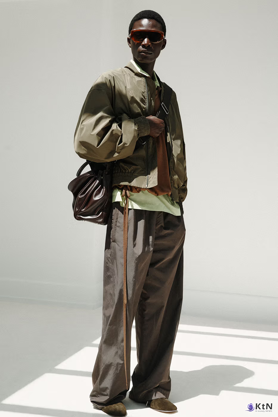 Balenciaga Unveils Spring 2027 Exploring the Concept of "Unsized". 사진=Balenciaga, K trendy NEWS DB ⓒ케이 트렌디뉴스 무단전재 및 수집, 재배포금지