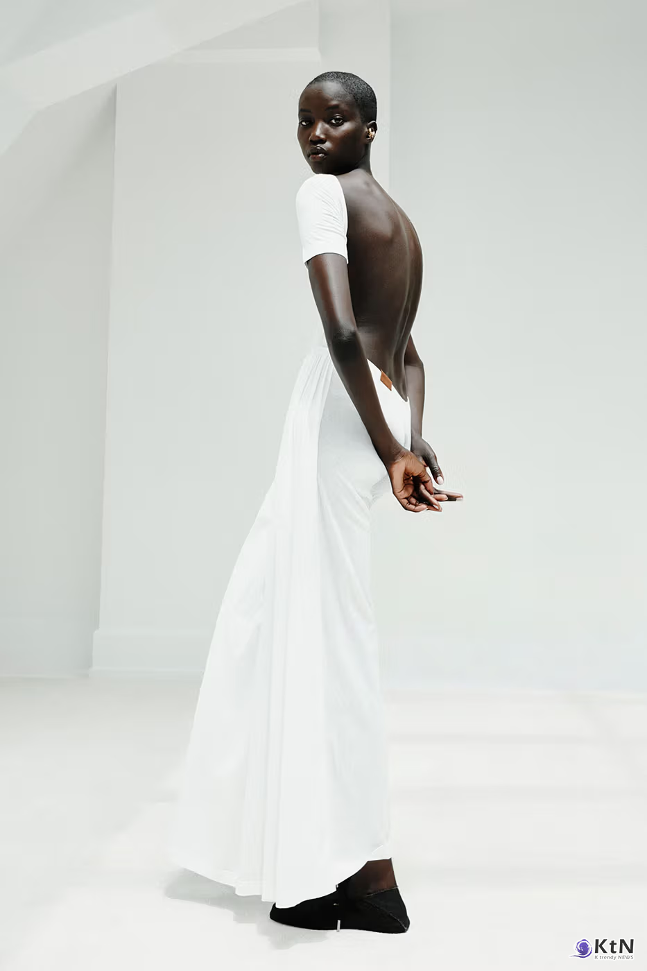 Balenciaga Unveils Spring 2027 Exploring the Concept of "Unsized". 사진=Balenciaga, K trendy NEWS DB ⓒ케이 트렌디뉴스 무단전재 및 수집, 재배포금지