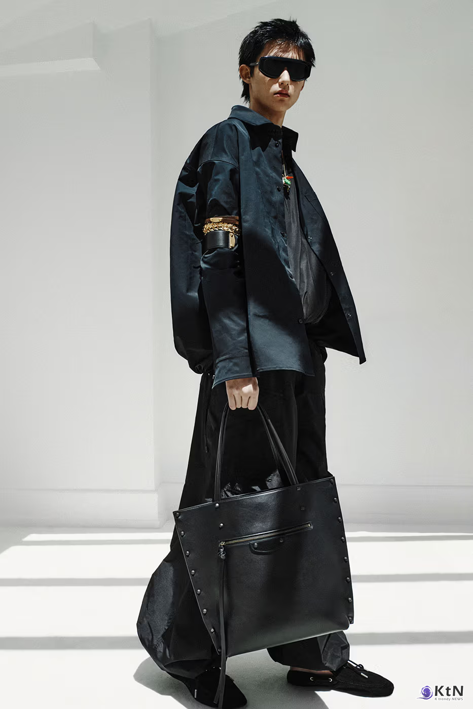 Balenciaga Unveils Spring 2027 Exploring the Concept of "Unsized". 사진=Balenciaga, K trendy NEWS DB ⓒ케이 트렌디뉴스 무단전재 및 수집, 재배포금지