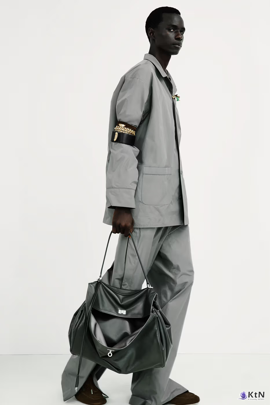Balenciaga Unveils Spring 2027 Exploring the Concept of "Unsized". 사진=Balenciaga, K trendy NEWS DB ⓒ케이 트렌디뉴스 무단전재 및 수집, 재배포금지