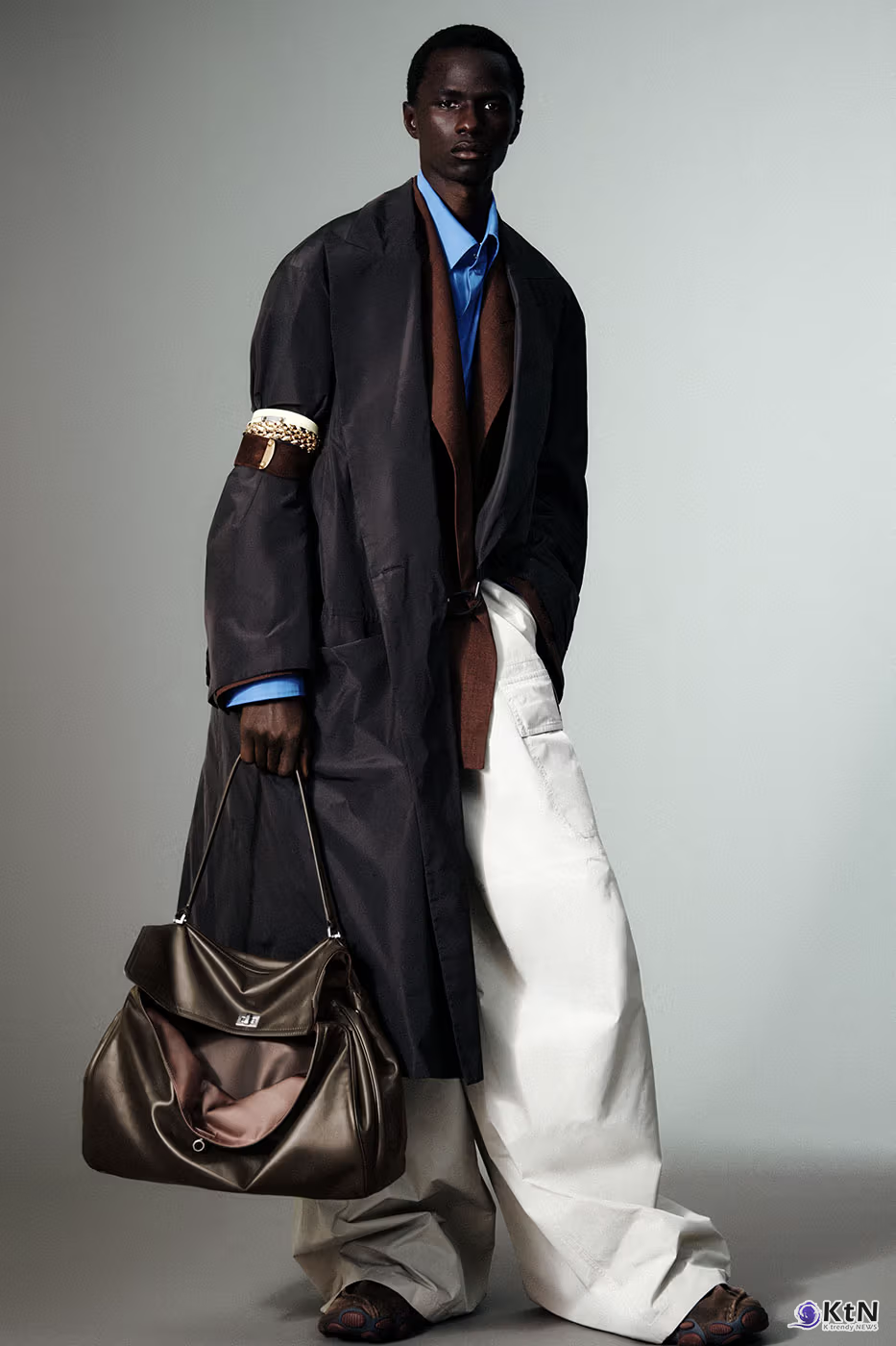 Balenciaga Unveils Spring 2027 Exploring the Concept of "Unsized". 사진=Balenciaga, K trendy NEWS DB ⓒ케이 트렌디뉴스 무단전재 및 수집, 재배포금지