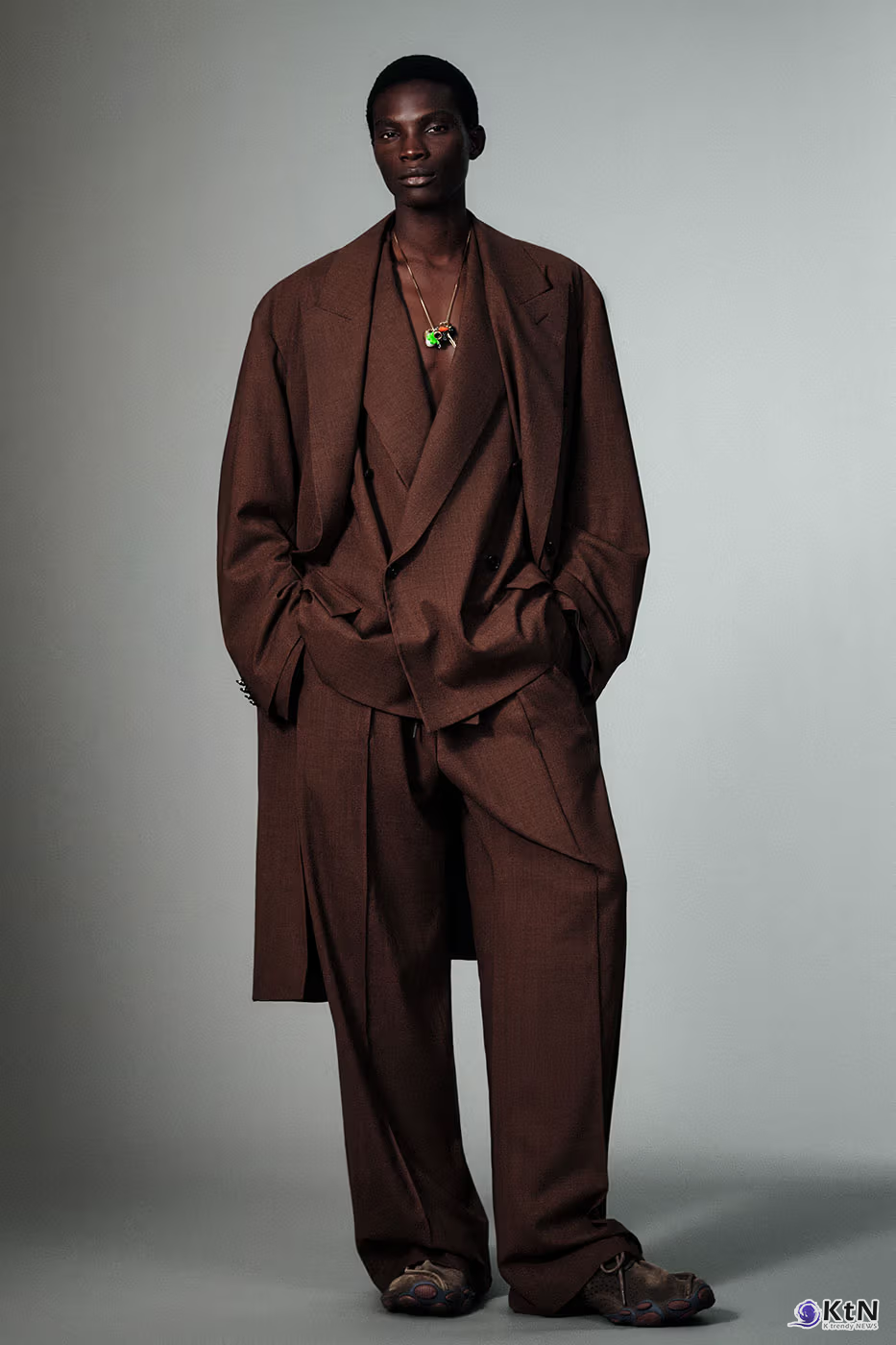 Balenciaga Unveils Spring 2027 Exploring the Concept of "Unsized". 사진=Balenciaga, K trendy NEWS DB ⓒ케이 트렌디뉴스 무단전재 및 수집, 재배포금지