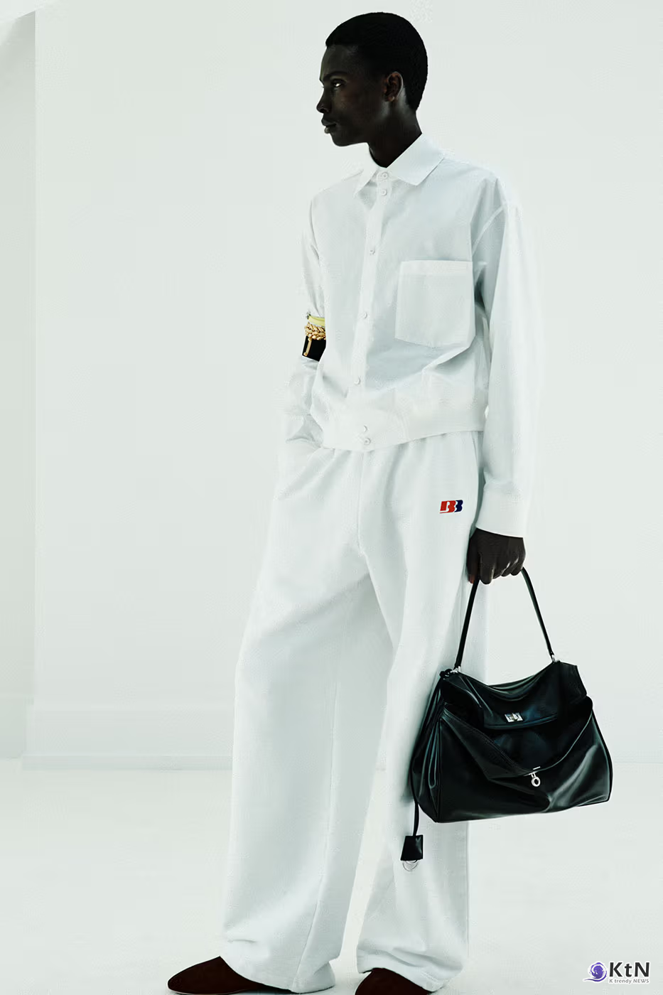 Balenciaga Unveils Spring 2027 Exploring the Concept of "Unsized". 사진=Balenciaga, K trendy NEWS DB ⓒ케이 트렌디뉴스 무단전재 및 수집, 재배포금지