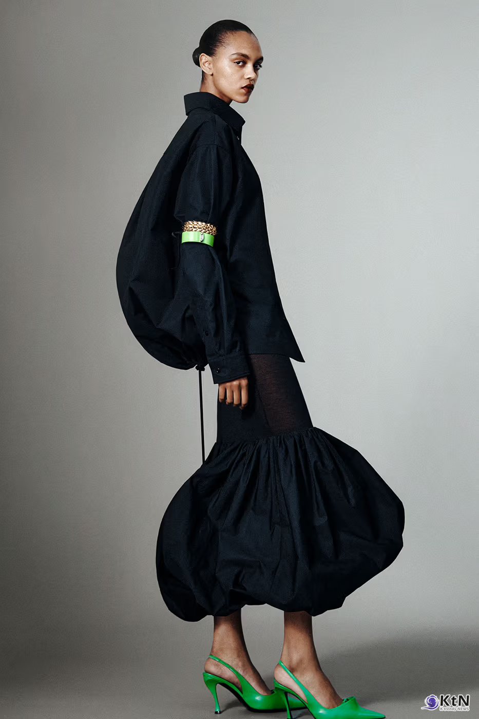 Balenciaga Unveils Spring 2027 Exploring the Concept of "Unsized". 사진=Balenciaga, K trendy NEWS DB ⓒ케이 트렌디뉴스 무단전재 및 수집, 재배포금지
