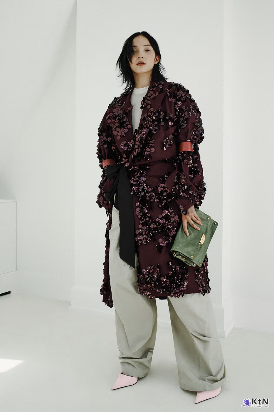 Balenciaga Unveils Spring 2027 Exploring the Concept of "Unsized". 사진=Balenciaga, K trendy NEWS DB ⓒ케이 트렌디뉴스 무단전재 및 수집, 재배포금지