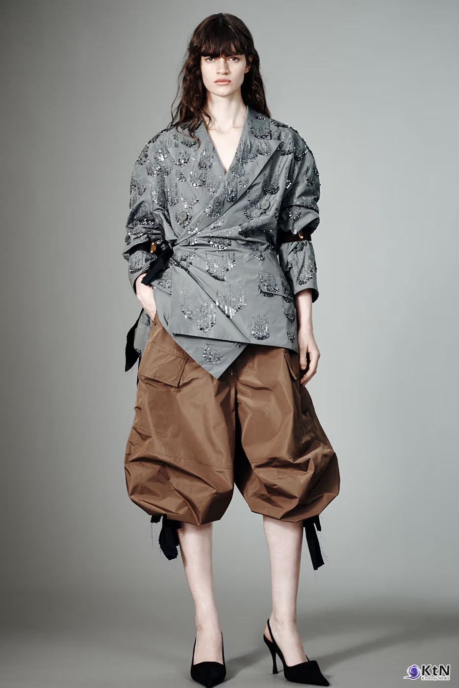 Balenciaga Unveils Spring 2027 Exploring the Concept of "Unsized". 사진=Balenciaga, K trendy NEWS DB ⓒ케이 트렌디뉴스 무단전재 및 수집, 재배포금지