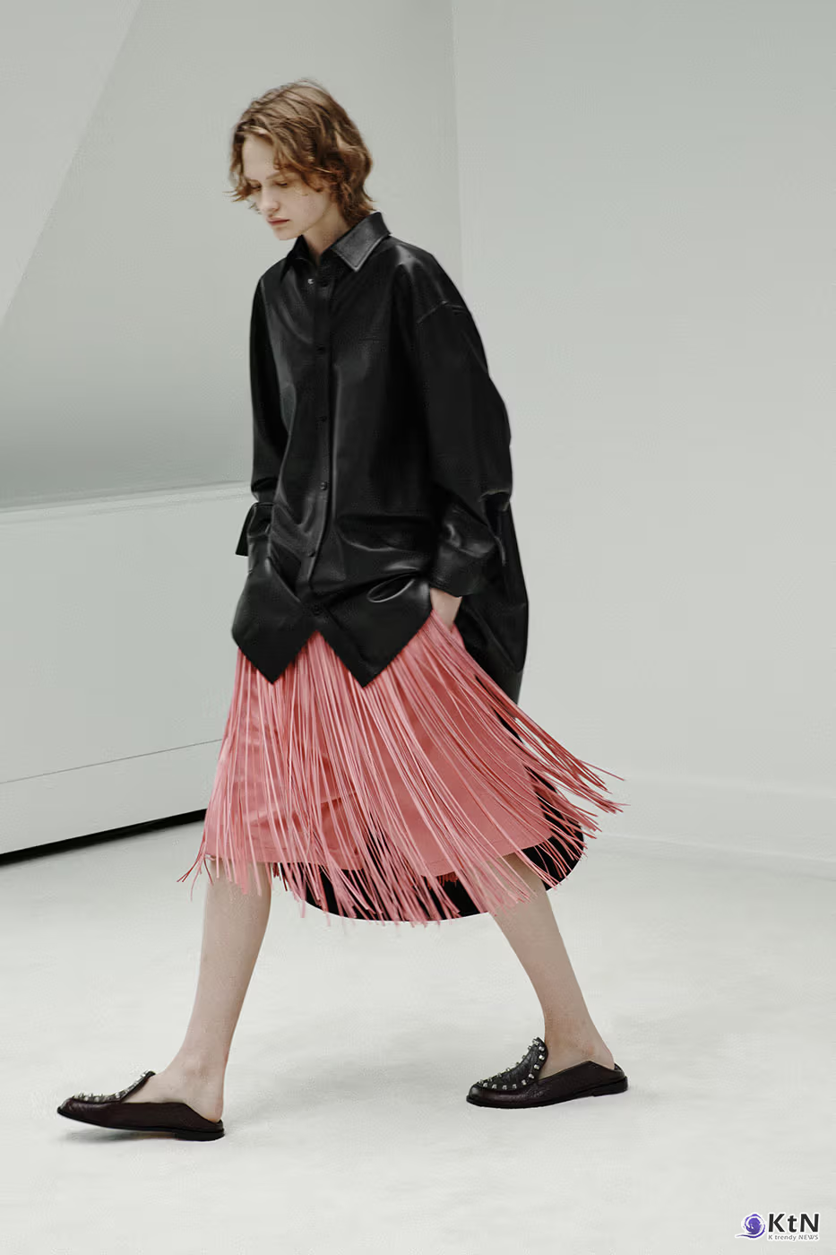 Balenciaga Unveils Spring 2027 Exploring the Concept of "Unsized". 사진=Balenciaga, K trendy NEWS DB ⓒ케이 트렌디뉴스 무단전재 및 수집, 재배포금지