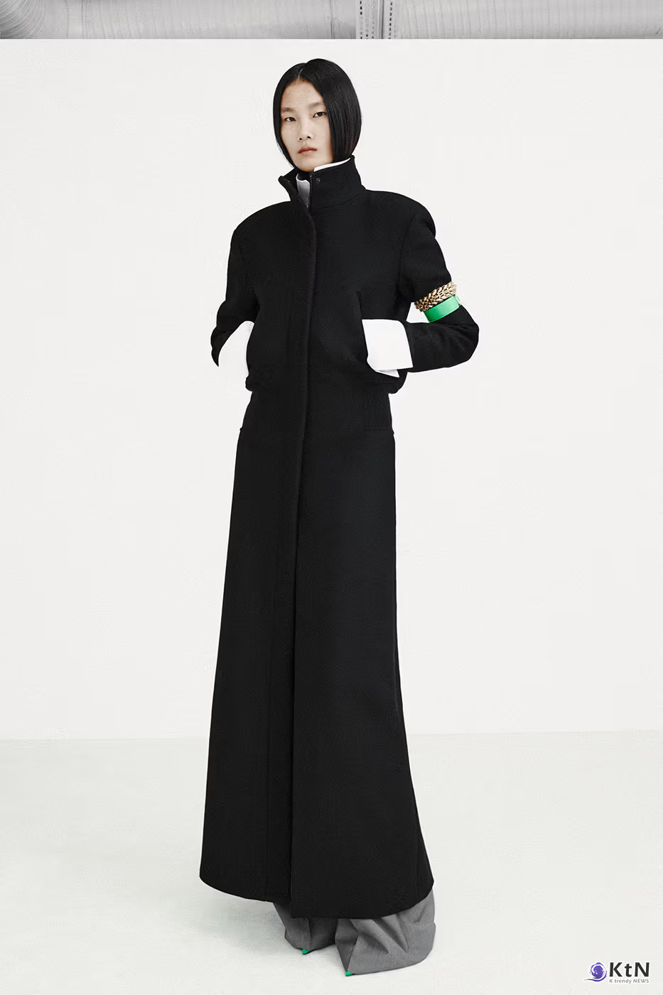 Balenciaga Unveils Spring 2027 Exploring the Concept of "Unsized". 사진=Balenciaga, K trendy NEWS DB ⓒ케이 트렌디뉴스 무단전재 및 수집, 재배포금지