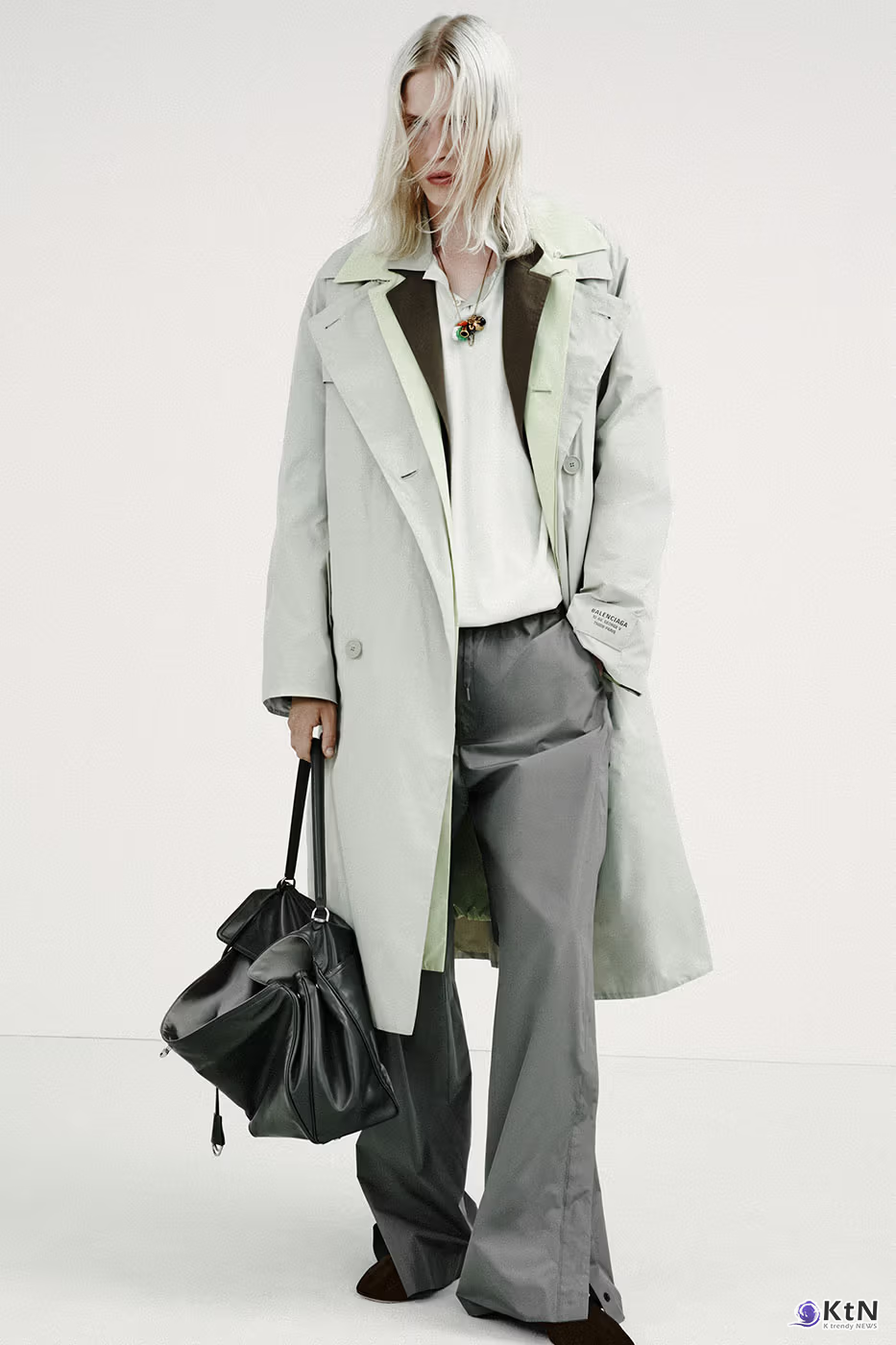 Balenciaga Unveils Spring 2027 Exploring the Concept of "Unsized". 사진=Balenciaga, K trendy NEWS DB ⓒ케이 트렌디뉴스 무단전재 및 수집, 재배포금지