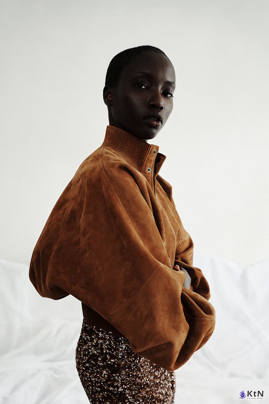 Balenciaga Unveils Spring 2027 Exploring the Concept of "Unsized". 사진=Balenciaga, K trendy NEWS DB ⓒ케이 트렌디뉴스 무단전재 및 수집, 재배포금지