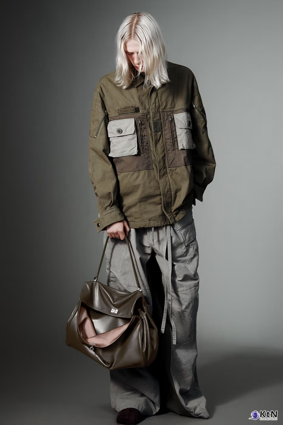 Balenciaga Unveils Spring 2027 Exploring the Concept of "Unsized". 사진=Balenciaga, K trendy NEWS DB ⓒ케이 트렌디뉴스 무단전재 및 수집, 재배포금지