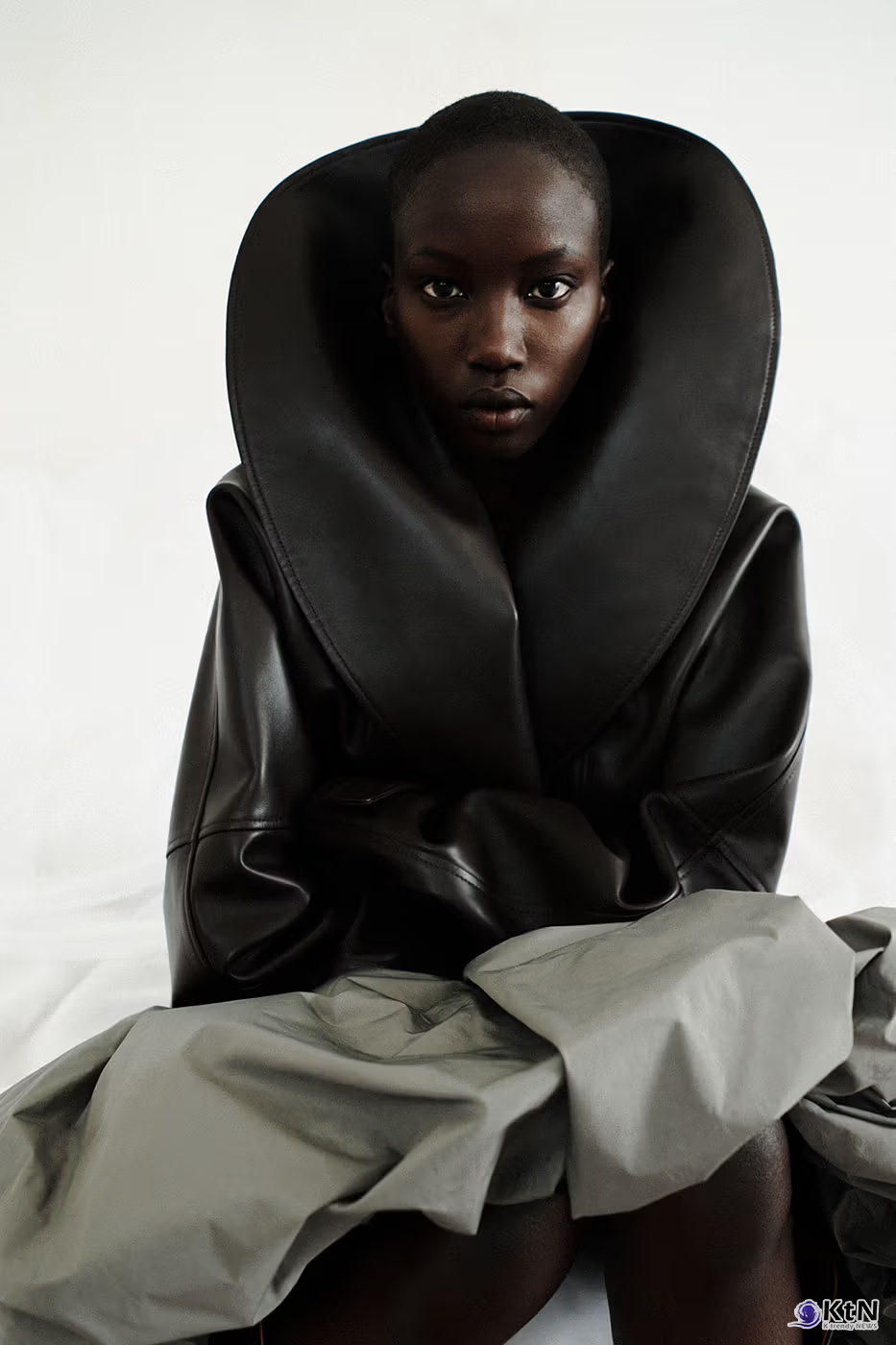 Balenciaga Unveils Spring 2027 Exploring the Concept of "Unsized". 사진=Balenciaga, K trendy NEWS DB ⓒ케이 트렌디뉴스 무단전재 및 수집, 재배포금지