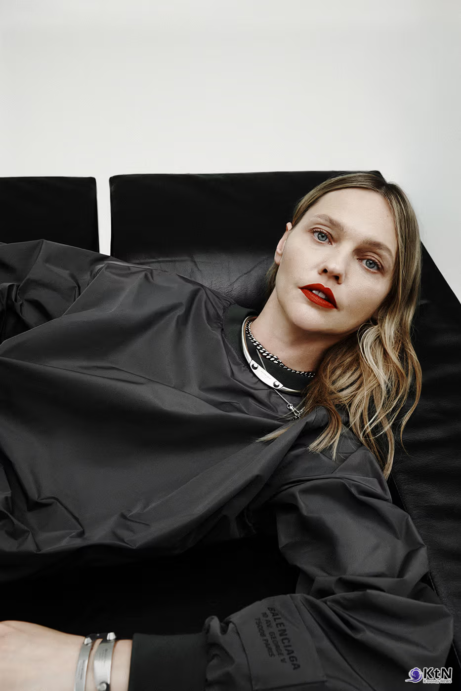 Balenciaga Unveils Spring 2027 Exploring the Concept of "Unsized". 사진=Balenciaga, K trendy NEWS DB ⓒ케이 트렌디뉴스 무단전재 및 수집, 재배포금지