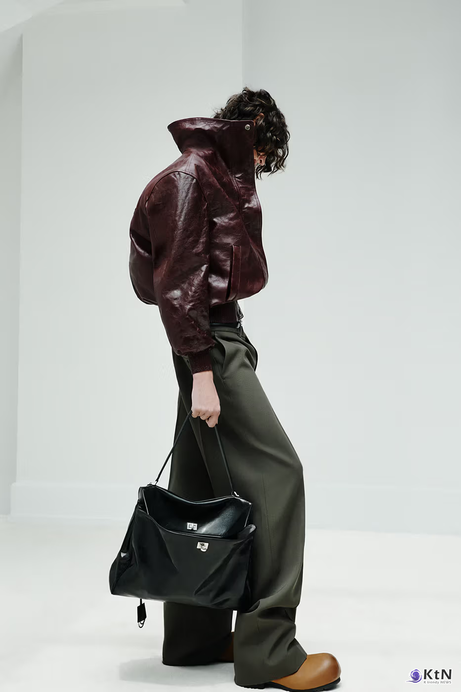 Balenciaga Unveils Spring 2027 Exploring the Concept of "Unsized". 사진=Balenciaga, K trendy NEWS DB ⓒ케이 트렌디뉴스 무단전재 및 수집, 재배포금지