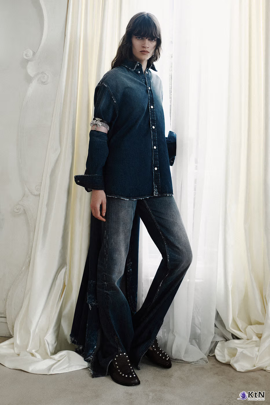 Balenciaga Unveils Spring 2027 Exploring the Concept of "Unsized". 사진=Balenciaga, K trendy NEWS DB ⓒ케이 트렌디뉴스 무단전재 및 수집, 재배포금지