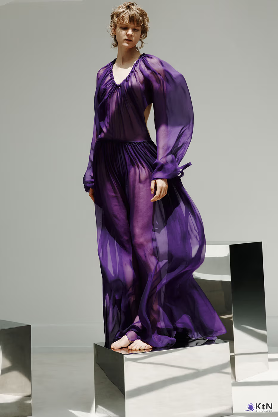Balenciaga Unveils Spring 2027 Exploring the Concept of "Unsized". 사진=Balenciaga, K trendy NEWS DB ⓒ케이 트렌디뉴스 무단전재 및 수집, 재배포금지
