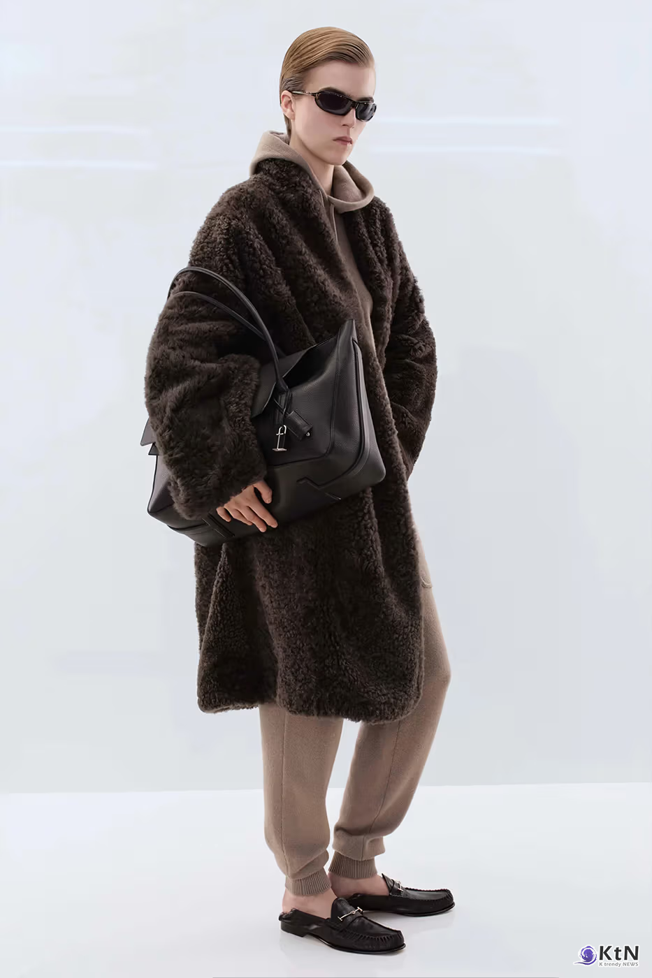 Haider Ackermann Deepens the House's Vocabulary for Tom Ford Pre-Fall 2026 Collection. 사진=Tom Ford, K trendy NEWS DB ⓒ케이 트렌디뉴스 무단전재 및 수집, 재배포금지