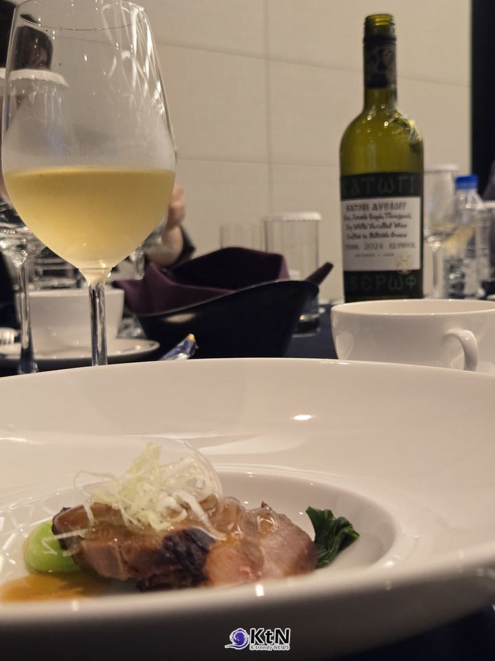  유럽 식탁 서사의 강점이 여기서 살아난다. 개별 품목을 따로 파는 대신 '유럽의 한 끼'라는 경험을 제안하면, 폴란드 육류와 그리스 과일, 그리고 헬레닉 와인이 하나의 맥락에서 의미를 갖는다.  /사진=K trendy NEWS DB ⓒ케이 트렌디뉴스 무단전재 및 수집, 재배포금지