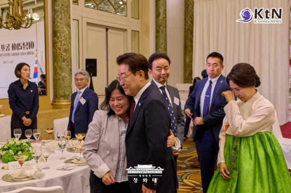 이재명 대통령은 교황청 일정을 마친 뒤  이탈리아 동포 간담회에서 재외동포 지원 확대 방침도 밝혔다. 한글학교 운영비를 대폭 늘리고, 입양 동포들이 자신의 뿌리를 찾을 수 있도록 지원하겠다는 구상이다.   사진=2026. 06.16   청와대 K trendy NEWS DB ⓒ케이 트렌디뉴스 무단전재 및 수집, 재배포금지