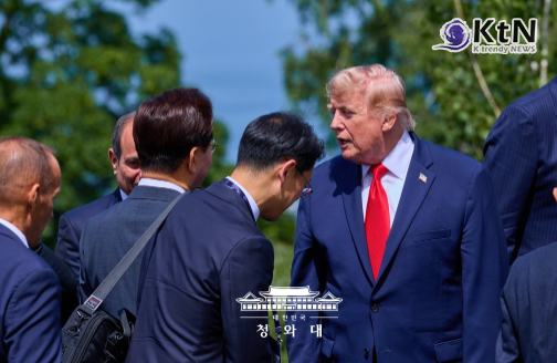 캐나다 잠수함 수주부터 트럼프 단독 환담까지…이재명, G7 무대 뒤흔든 실리 외교  사진=2026. 06.16  정와대  김혜경여사와 트럼프 인사하는 모습  K trendy NEWS DB ⓒ케이 트렌디뉴스 무단전재 및 수집, 재배포금지