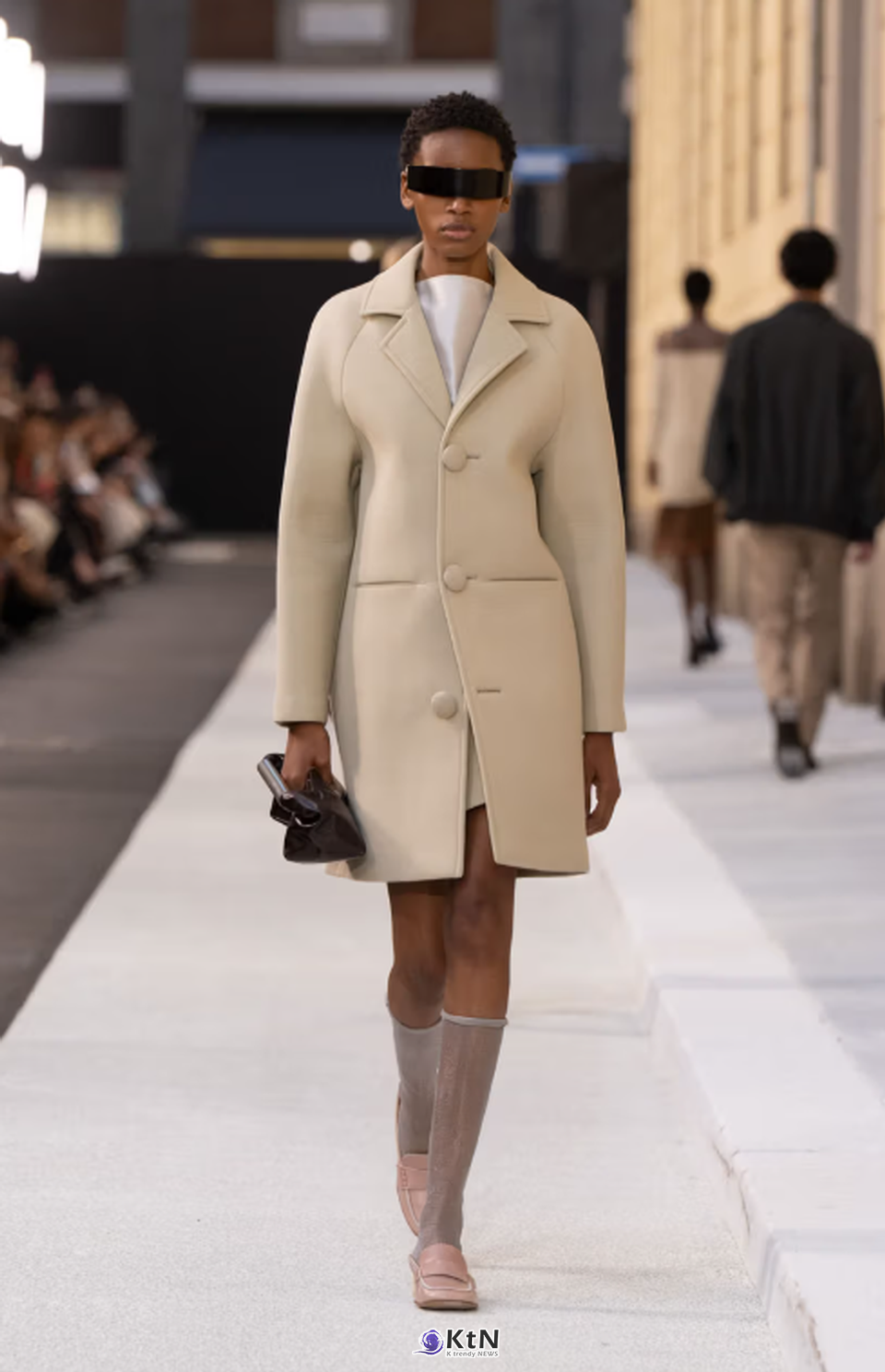 MM6 Maison Margiela Spring/Summer 2026 Is All About "Heightened Normality".  사진=Maison Margiela/Vogue Runway, K trendy NEWS DB  ⓒ케이 트렌디뉴스 무단전재 및 수집, 재배포금지