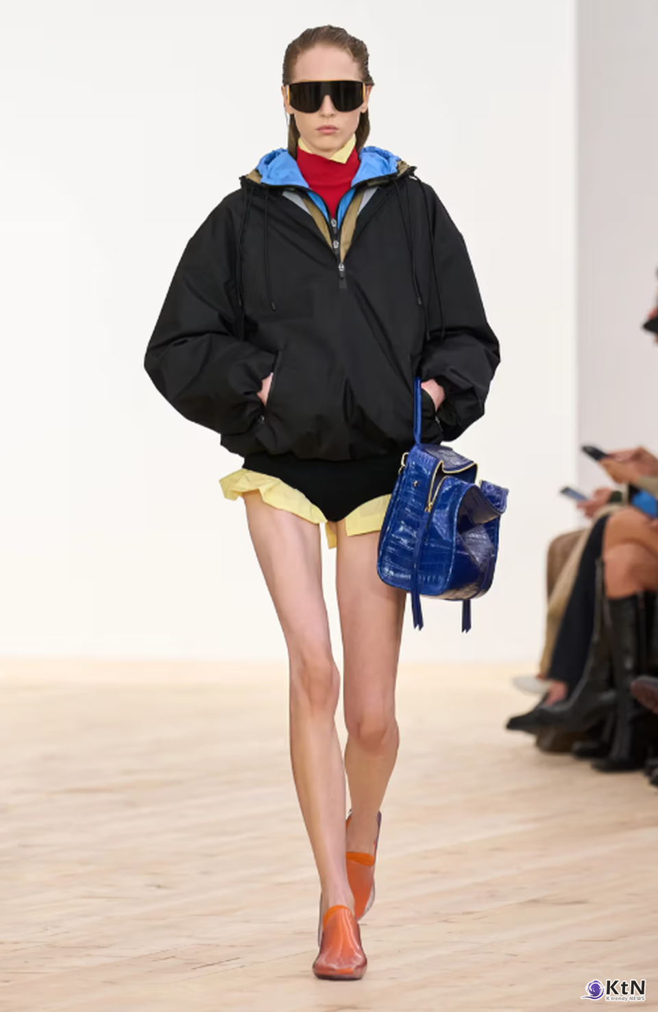 Loewe SS26 Heralds A New Era While Honoring Its Long Legacy. 사진=Umberto Fratini/Gorunway.com, K trendy NEWS DB ⓒ케이 트렌디뉴스 무단전재 및 수집, 재배포금지