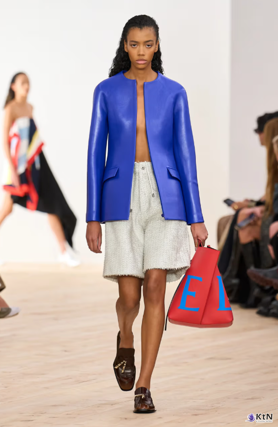 Loewe SS26 Heralds A New Era While Honoring Its Long Legacy. 사진=Umberto Fratini/Gorunway.com, K trendy NEWS DB ⓒ케이 트렌디뉴스 무단전재 및 수집, 재배포금지