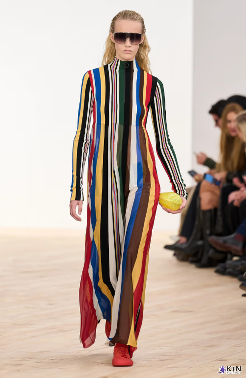 Loewe SS26 Heralds A New Era While Honoring Its Long Legacy. 사진=Umberto Fratini/Gorunway.com, K trendy NEWS DB ⓒ케이 트렌디뉴스 무단전재 및 수집, 재배포금지