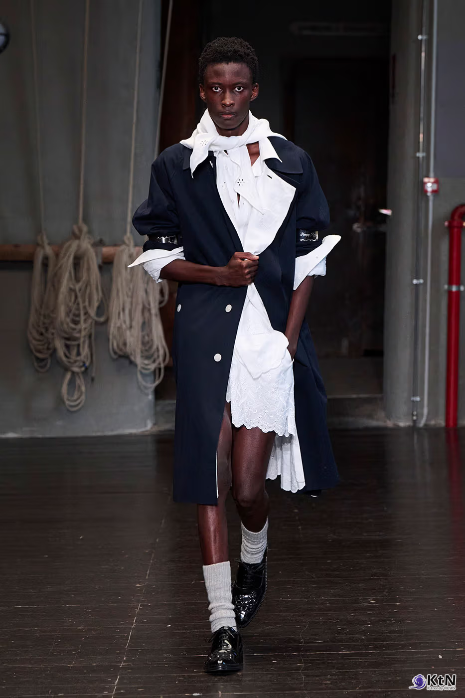 Simone Rocha Debuts Inaugural Men's Collection for SS27. 사진=Simone Rocha, K trendy NEWS DB ⓒ케이 트렌디뉴스 무단전재 및 수집, 재배포금지