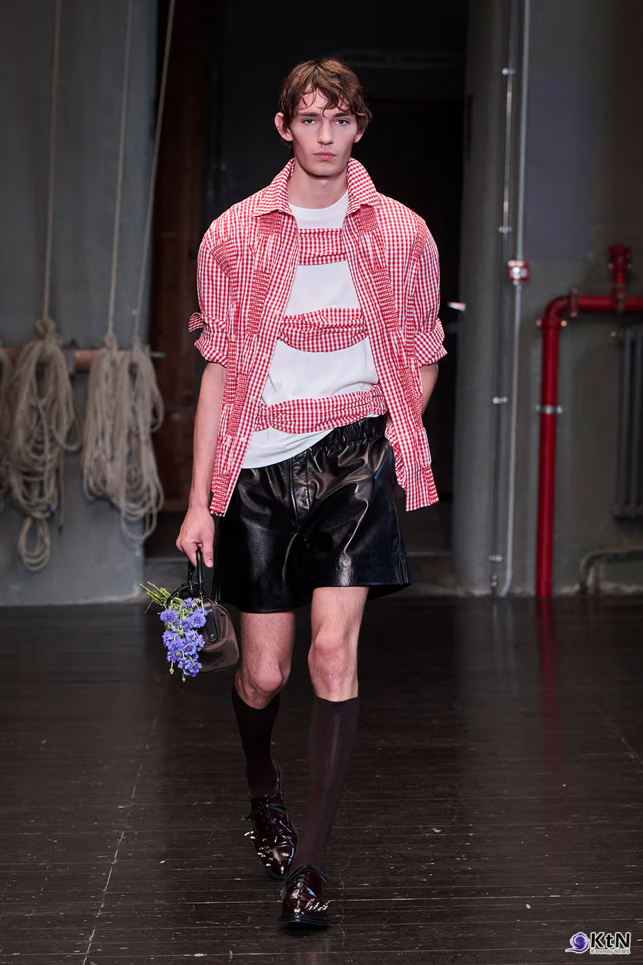Simone Rocha Debuts Inaugural Men's Collection for SS27. 사진=Simone Rocha, K trendy NEWS DB ⓒ케이 트렌디뉴스 무단전재 및 수집, 재배포금지