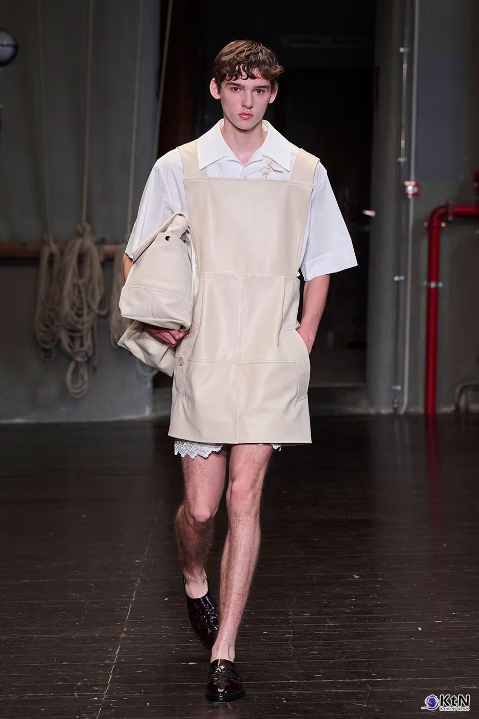 Simone Rocha Debuts Inaugural Men's Collection for SS27. 사진=Simone Rocha, K trendy NEWS DB ⓒ케이 트렌디뉴스 무단전재 및 수집, 재배포금지