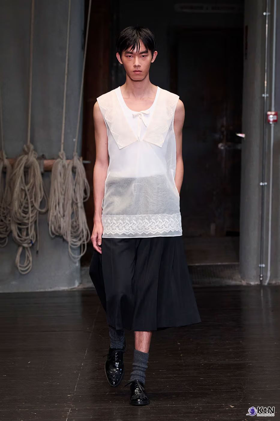 Simone Rocha Debuts Inaugural Men's Collection for SS27. 사진=Simone Rocha, K trendy NEWS DB ⓒ케이 트렌디뉴스 무단전재 및 수집, 재배포금지