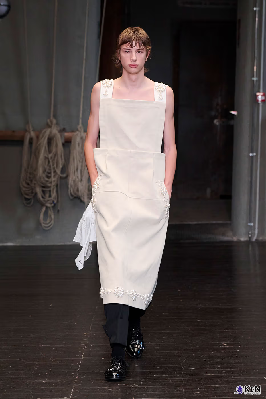 Simone Rocha Debuts Inaugural Men's Collection for SS27. 사진=Simone Rocha, K trendy NEWS DB ⓒ케이 트렌디뉴스 무단전재 및 수집, 재배포금지