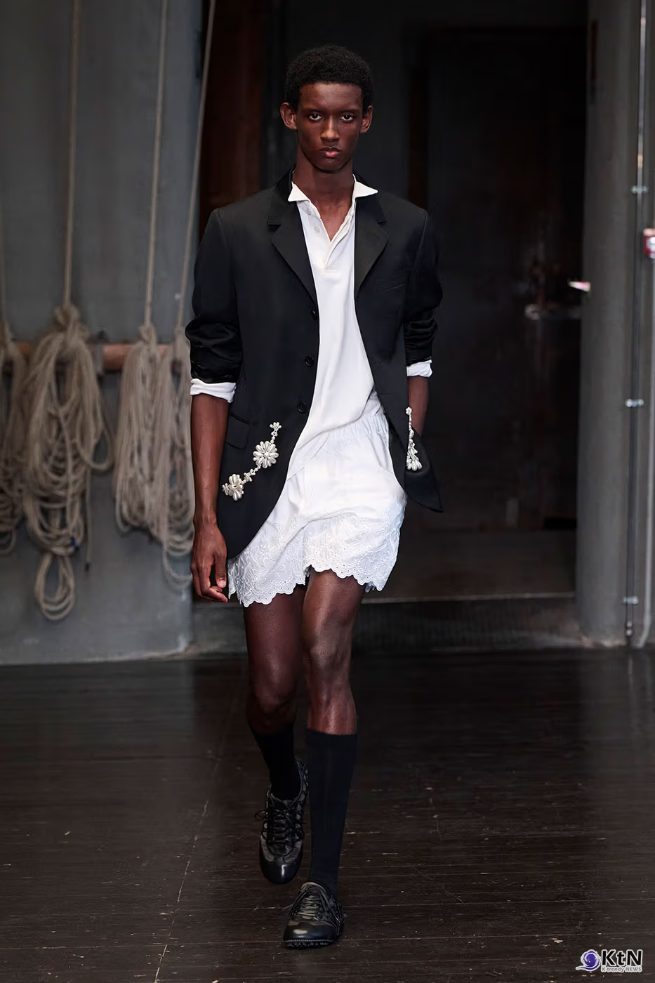 Simone Rocha Debuts Inaugural Men's Collection for SS27. 사진=Simone Rocha, K trendy NEWS DB ⓒ케이 트렌디뉴스 무단전재 및 수집, 재배포금지