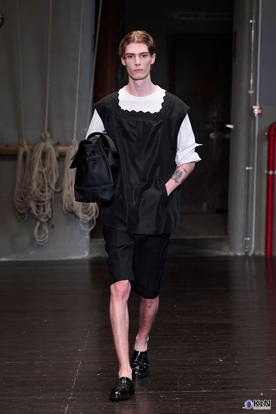 Simone Rocha Debuts Inaugural Men's Collection for SS27. 사진=Simone Rocha, K trendy NEWS DB ⓒ케이 트렌디뉴스 무단전재 및 수집, 재배포금지