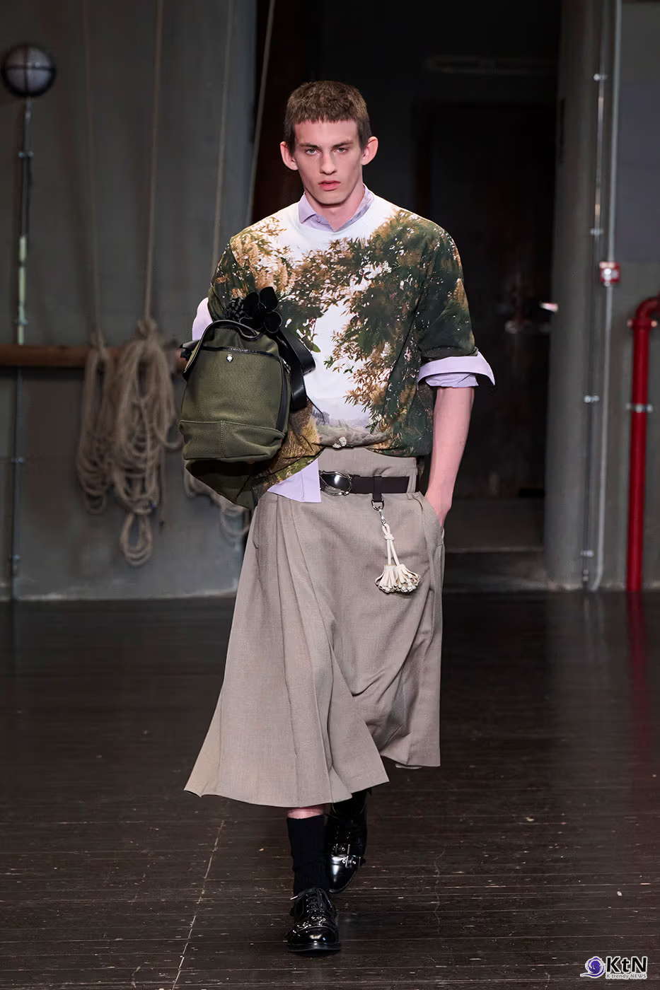 Simone Rocha Debuts Inaugural Men's Collection for SS27. 사진=Simone Rocha, K trendy NEWS DB ⓒ케이 트렌디뉴스 무단전재 및 수집, 재배포금지