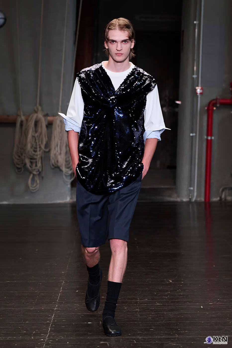 Simone Rocha Debuts Inaugural Men's Collection for SS27. 사진=Simone Rocha, K trendy NEWS DB ⓒ케이 트렌디뉴스 무단전재 및 수집, 재배포금지