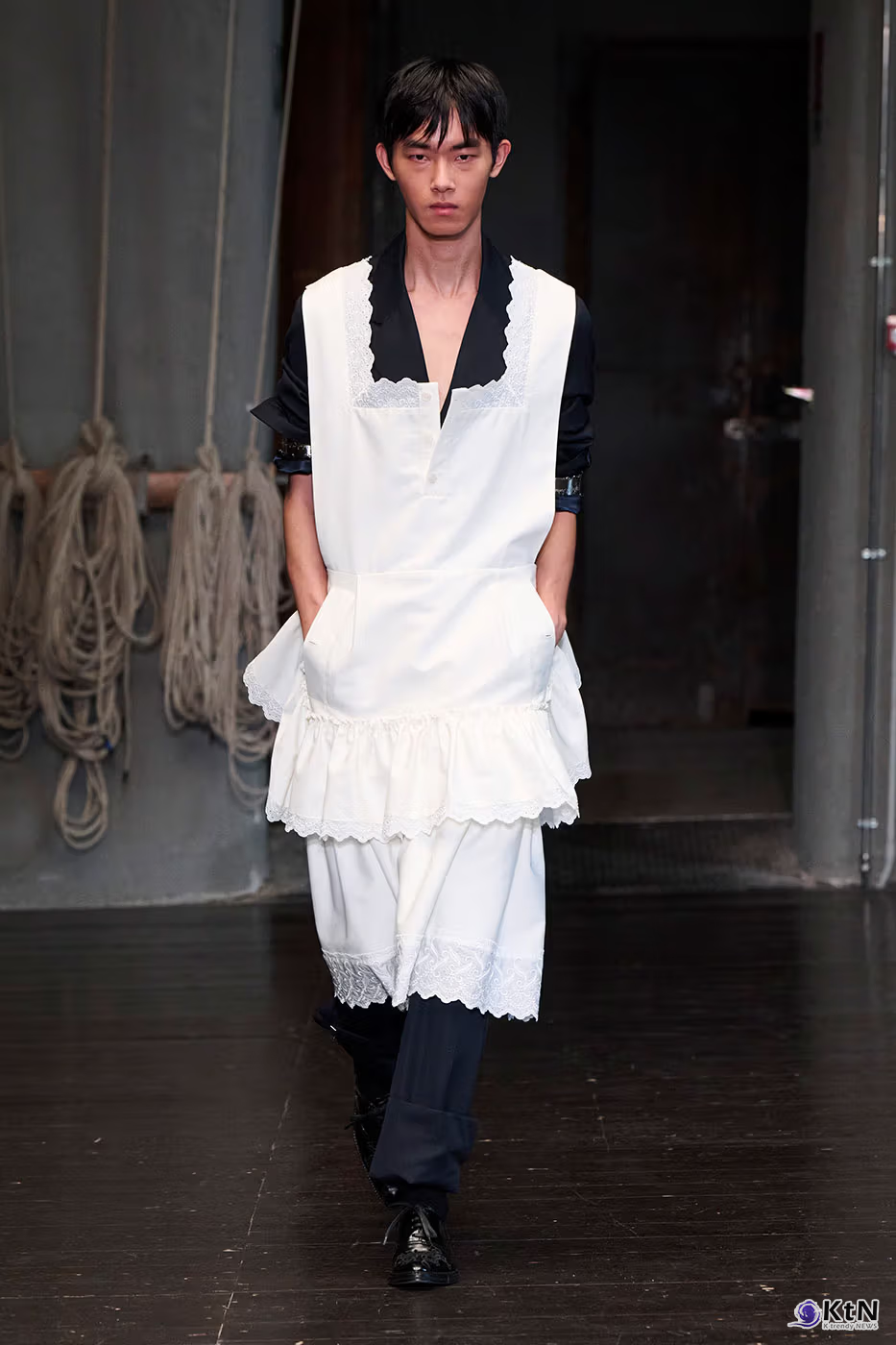 Simone Rocha Debuts Inaugural Men's Collection for SS27. 사진=Simone Rocha, K trendy NEWS DB ⓒ케이 트렌디뉴스 무단전재 및 수집, 재배포금지