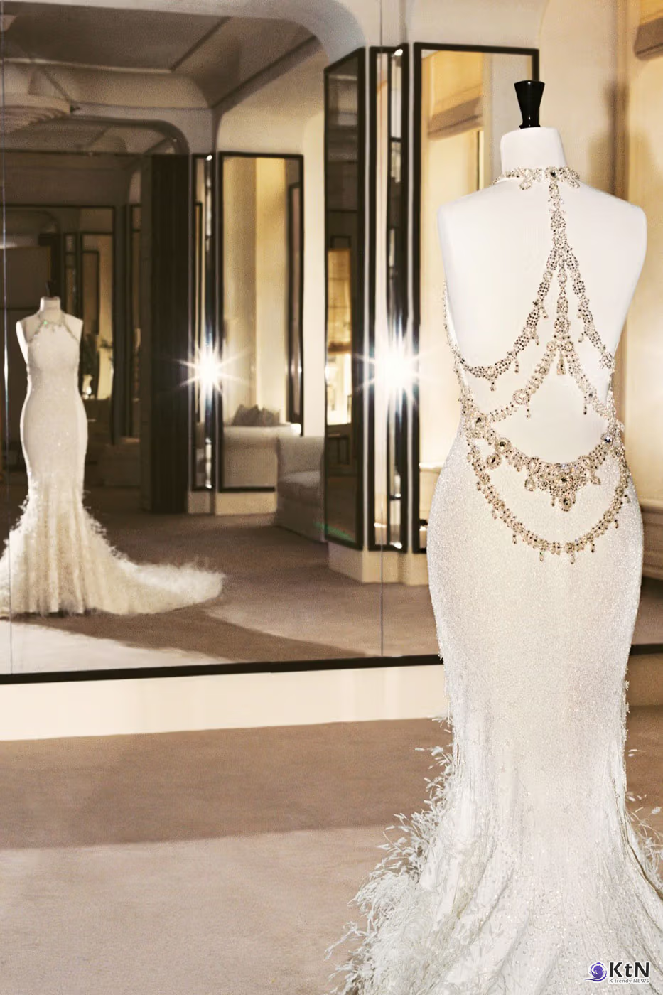Closer Look at Matthieu Blazy's First Custom Chanel Haute Couture Wedding Dress Made for Dua Lipa. 사진=Chanel, K trendy NEWS DB ⓒ케이 트렌디뉴스 무단전재 및 수집, 재배포금지