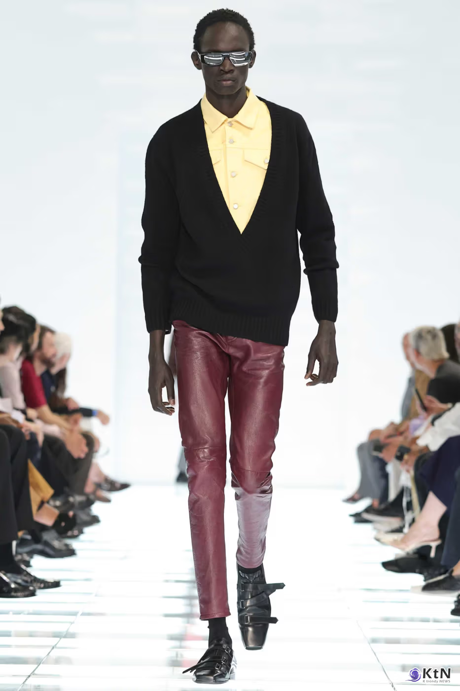Prada SS27 Menswear Redefines Skinny-Fit With “CLARITY”. 사진=Prada, K trendy NEWS DB ⓒ케이 트렌디뉴스 무단전재 및 수집, 재배포금지