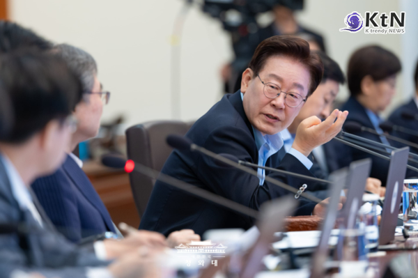 이재명 대통령이 투표지 부족 사태와 관련해 선관위의 선거관리 부실뿐 아니라 부정부패, 예산 낭비 의혹까지 수사하라고 검찰에 주문했다.  사진=2026. 06.23  청와대  K trendy NEWS DB ⓒ케이 트렌디뉴스 무단전재 및 수집, 재배포금지