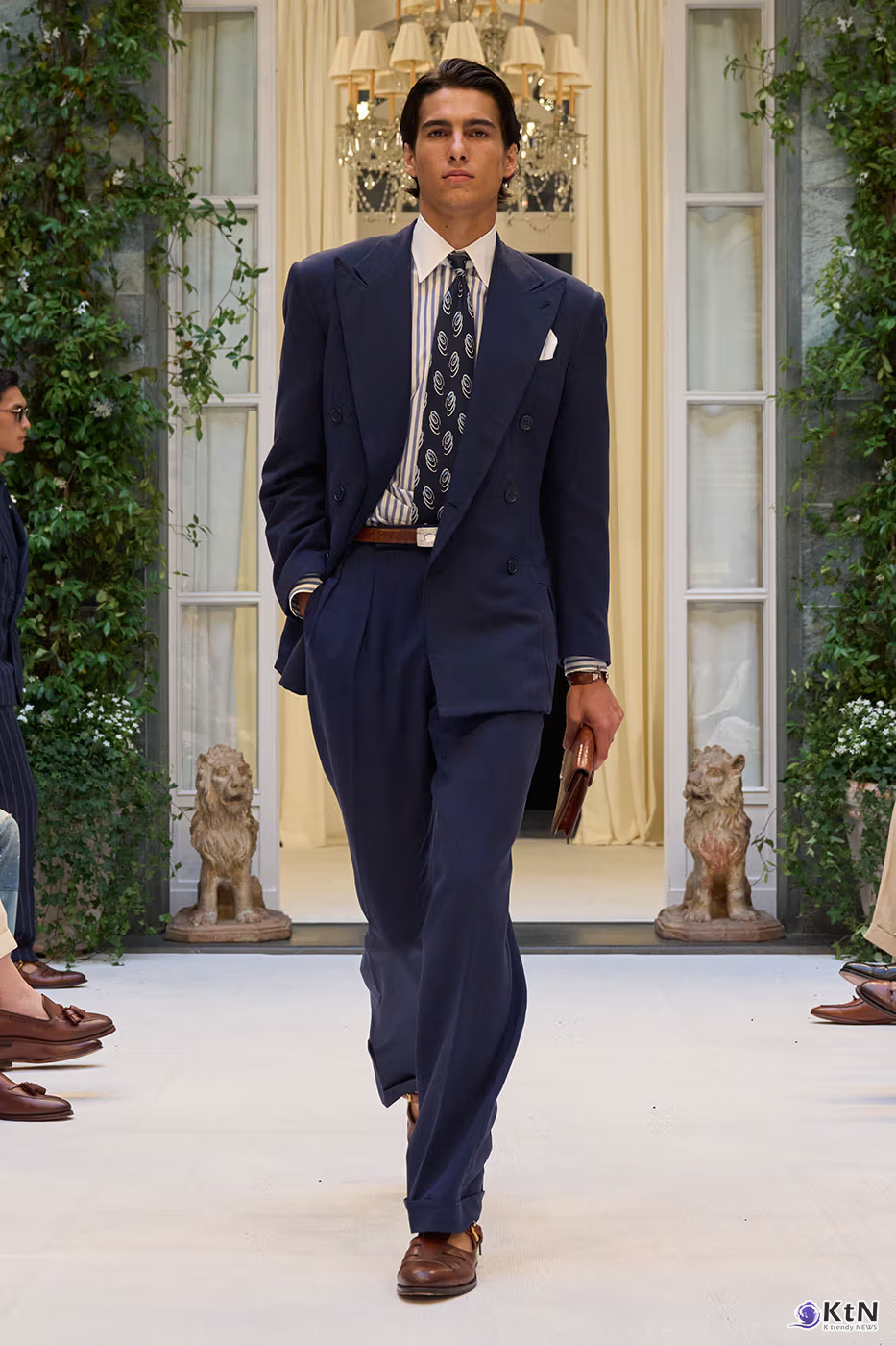 Ralph Lauren SS27 Infuses Traditional Japanese Craftsmanship Into American Luxury. 사진=Ralph Lauren, K trendy NEWS DB ⓒ케이 트렌디뉴스 무단전재 및 수집, 재배포금지