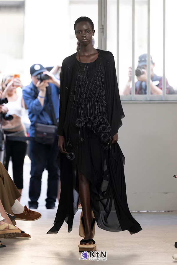 SETCHU SS27 Is Sartorially “Caught in the Nets”. 사진=Ilaria Orsini, K trendy NEWS DB ⓒ케이 트렌디뉴스 무단전재 및 수집, 재배포금지