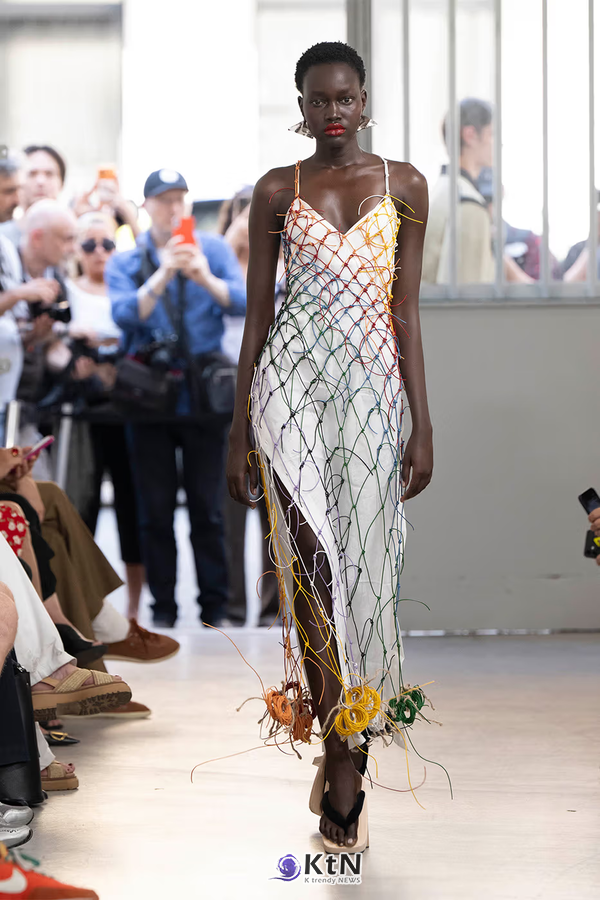SETCHU SS27 Is Sartorially “Caught in the Nets”. 사진=Ilaria Orsini, K trendy NEWS DB ⓒ케이 트렌디뉴스 무단전재 및 수집, 재배포금지