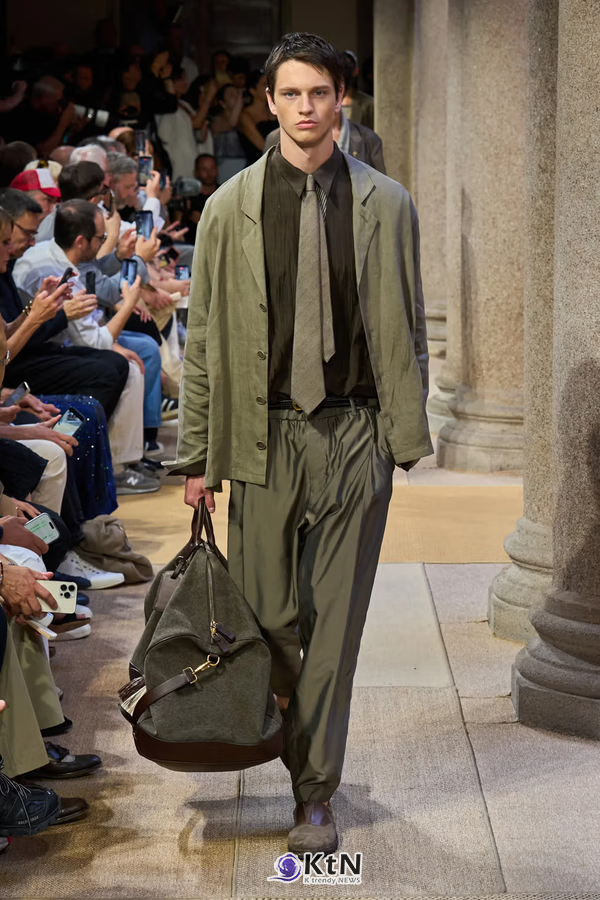 Giorgio Armani Leans Into a Lax & Leisurely SS27. 사진=Vogue Runway, K trendy NEWS DB ⓒ케이 트렌디뉴스 무단전재 및 수집, 재배포금지