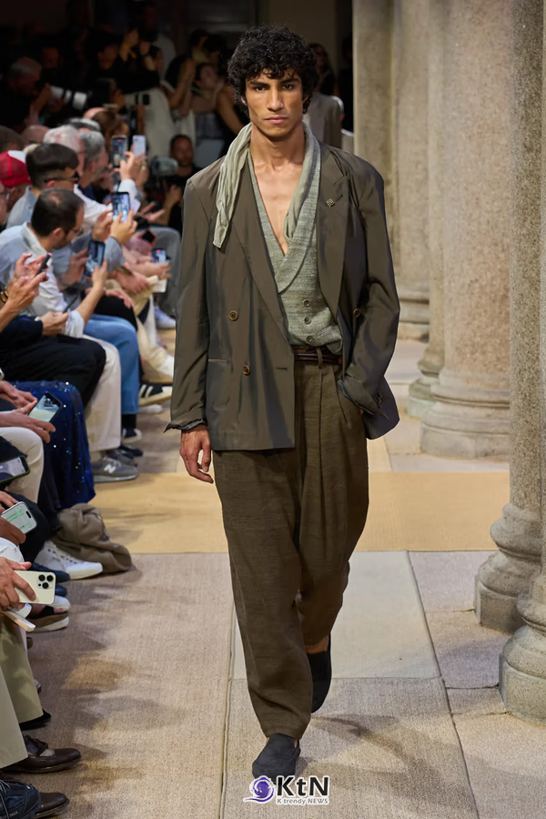 Giorgio Armani Leans Into a Lax & Leisurely SS27. 사진=Vogue Runway, K trendy NEWS DB ⓒ케이 트렌디뉴스 무단전재 및 수집, 재배포금지