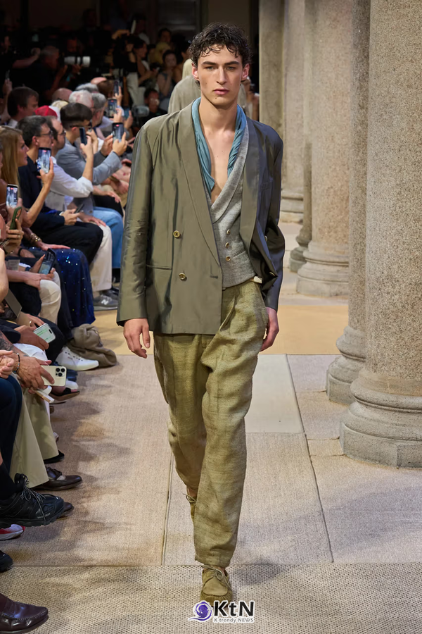 Giorgio Armani Leans Into a Lax & Leisurely SS27. 사진=Vogue Runway, K trendy NEWS DB ⓒ케이 트렌디뉴스 무단전재 및 수집, 재배포금지