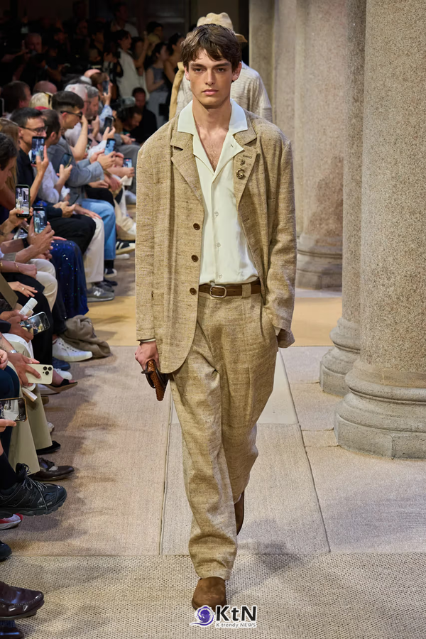 Giorgio Armani Leans Into a Lax & Leisurely SS27. 사진=Vogue Runway, K trendy NEWS DB ⓒ케이 트렌디뉴스 무단전재 및 수집, 재배포금지