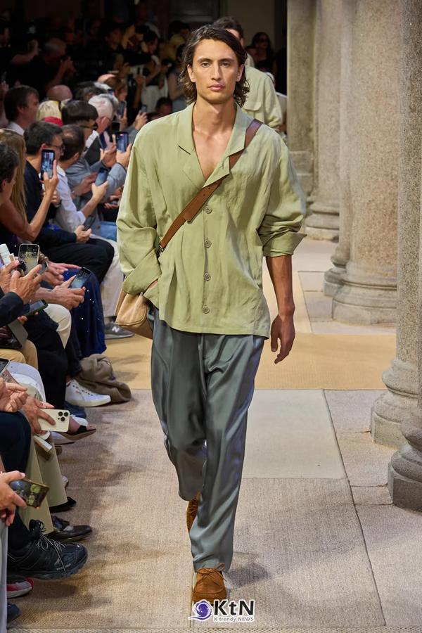 Giorgio Armani Leans Into a Lax & Leisurely SS27. 사진=Vogue Runway, K trendy NEWS DB ⓒ케이 트렌디뉴스 무단전재 및 수집, 재배포금지