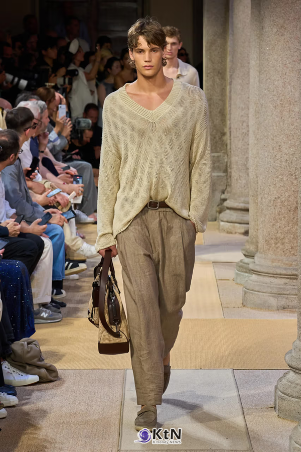 Giorgio Armani Leans Into a Lax & Leisurely SS27. 사진=Vogue Runway, K trendy NEWS DB ⓒ케이 트렌디뉴스 무단전재 및 수집, 재배포금지